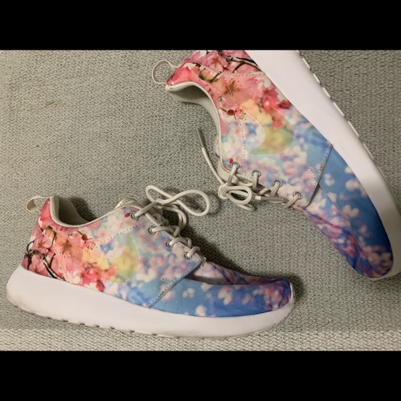 Nike Shoes - 🌸Japanese Cherry Blossom Roshes🌸